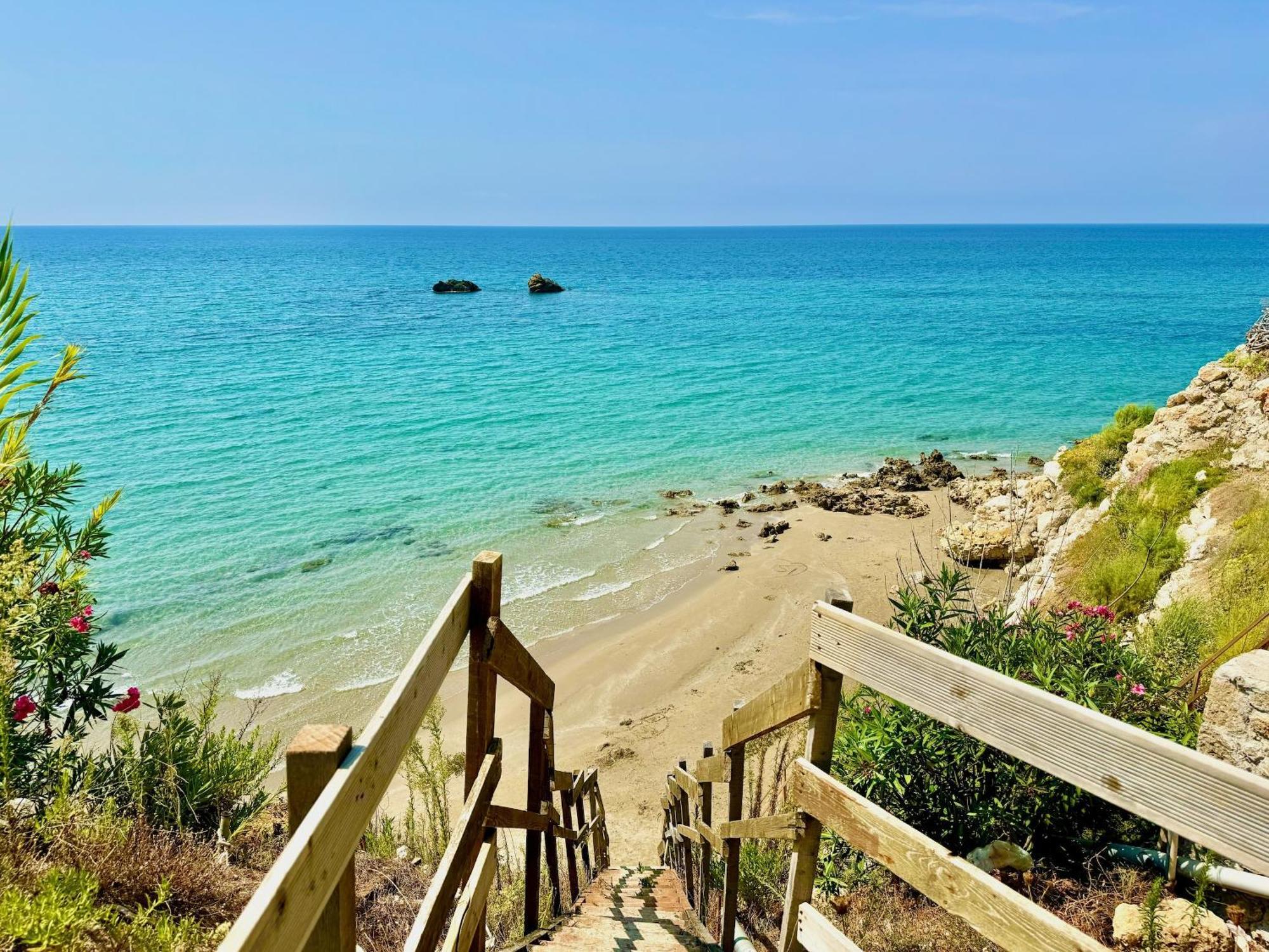 Beachfront Rania With Private Pool By Dadovillas Halikounas